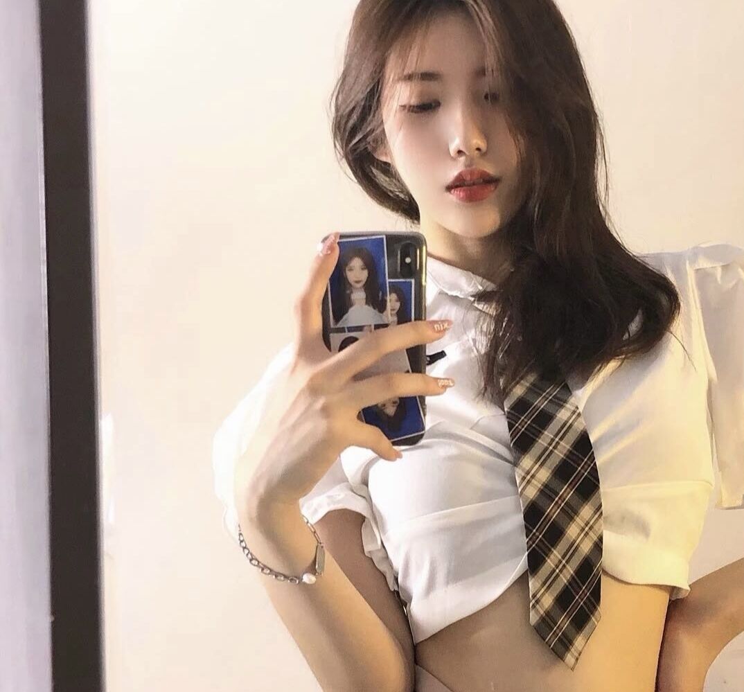 极品嫩妹，粉嫩奔放s身材