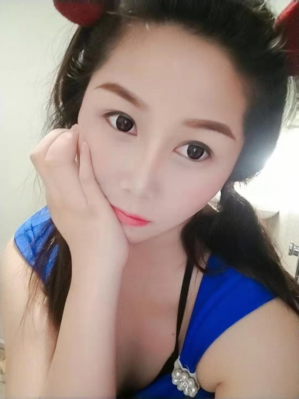 大胸妹子